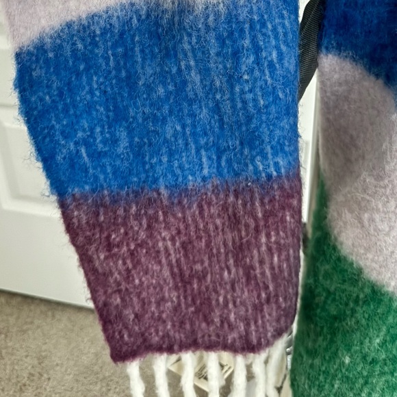 Brand new Faherty Pure wool striped muffler with fringe - Picture 3 of 5